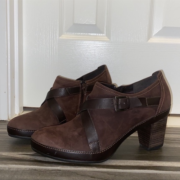 New! Clarks™ Artisan 82792 Collection Mid-Boot - Picture 3 of 13